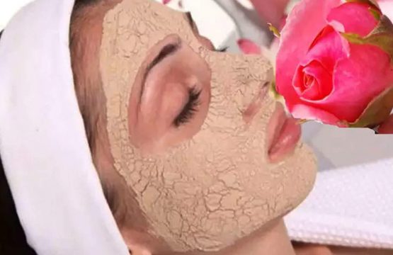 चेहरे की सुंदरता निखारे गुलाब पुष्प के साथ ( Rose Petals for Face Beauty )