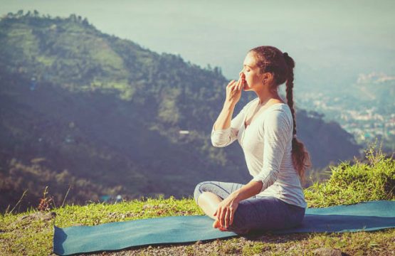 अनुलोम विलोम प्राणायाम करने का आसान और असरकारक तरीका