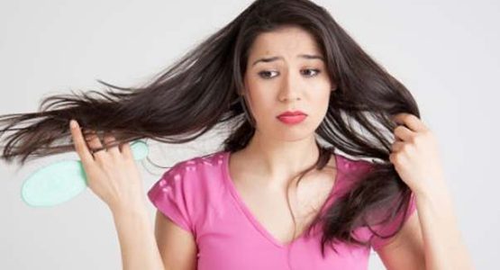 बालो का झड़ना रोके घरेलु तरीको के साथ
